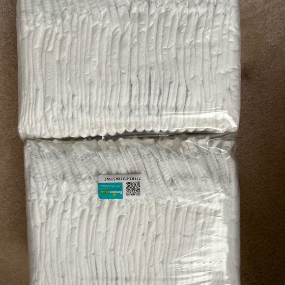 Size one pampers diapers - Picture 1 of 2